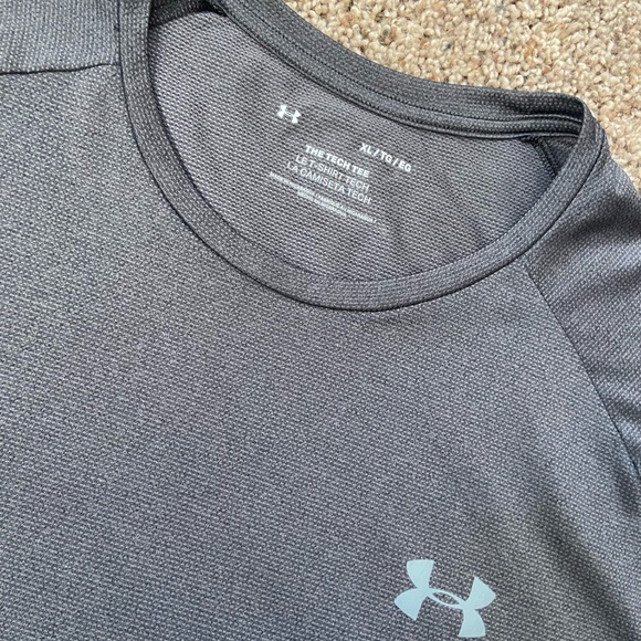 Under Armour dry fit tee - Picture 2 of 3